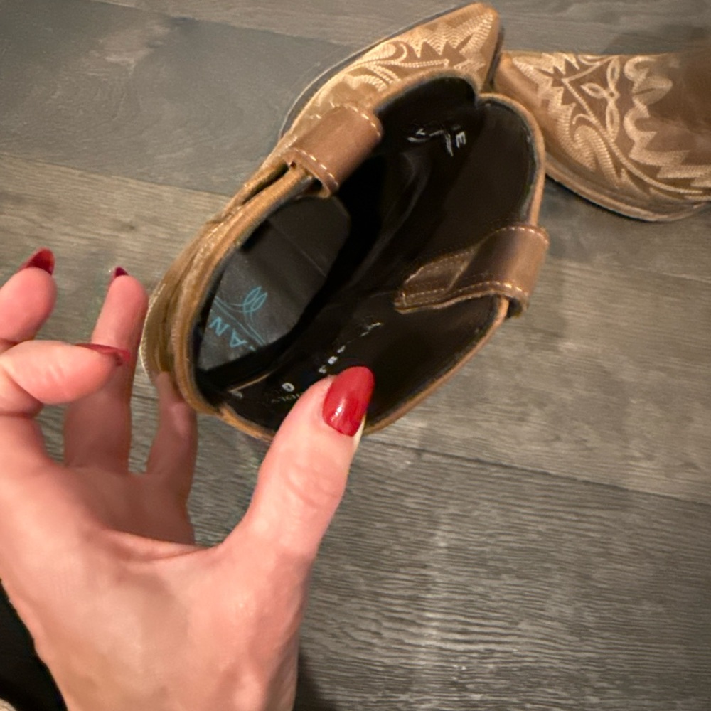 Elegant Brown Western Boots - Picture 4 of 7